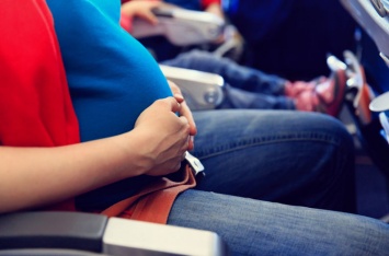 Рожденному на борту самолета младенцу подарили бесплатные полеты на всю жизнь