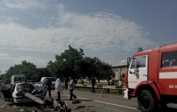 В Черновицкой области авто влетело в отбойник