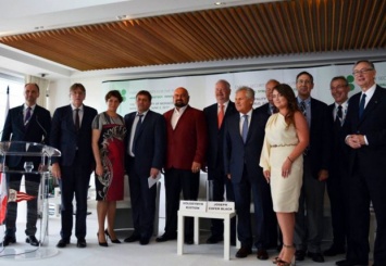 Форум в Монако: как украинские чиновники с министром-беглецом время проводили (фото)