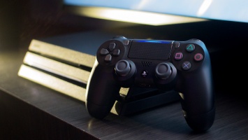 Sony намерена продать много PlayStation 4 Pro к Новому году и считает, что Nintendo Switch - это хорошо