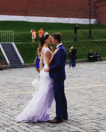 Рапунцель разочаровала поклонников платьем на свадьбе с Дмитренко