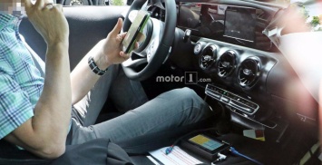 Салон нового Mercedes-Benz A-Class попал в объективы фотокамер