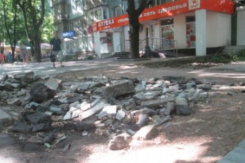 И так сойдет: Реконструкция улицы от Одесского горсовета принесла жителям массу неудобств (ФОТО, ВИДЕО)