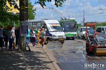 На проспекте Героев Украины огромная пробка - идут дорожные работы на Пушкинской