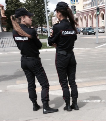 Пользователи соцсетей пришли в восторг от девушек-полицейских из Казани