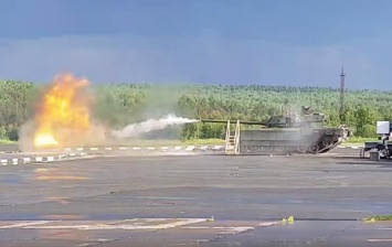 В России показали стрельбу танка Армата