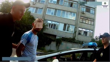 В Николаеве двое мужчин разбили окна троллейбуса после замечаний водителя