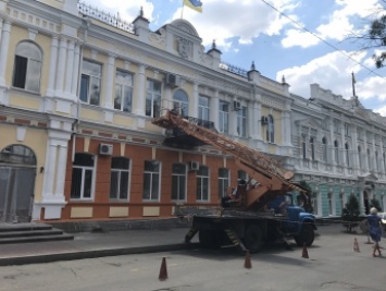 Кто будет охранять здание подожженного горисполкома в Мелитополе решает Киев