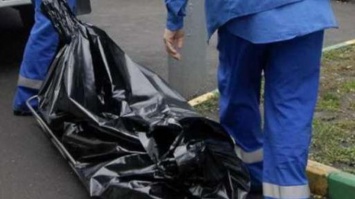 В Мариуполе под больницей нашли труп