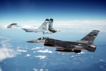 Российский истребитель отогнал самолет НАТО от корабля Шойгу