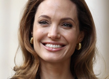 Анджелина Джоли заметно похорошела после развода с Питтом (ФОТО)