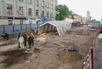 На роскопках в Ростове-на -Дону обнаружили скелет ребенка с железныи жезлом
