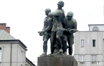 Сейм Польши принял решение о сносе коммунистических памятников