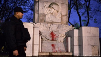Парламент Польши принял закон о сносе советских памятников