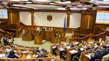 Парламент Молдавии не смог отправить в отставку главу МИД