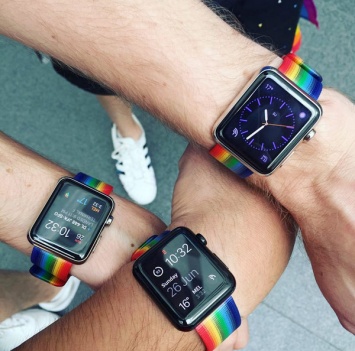 Apple направит часть средств от продаж радужных ремешков для Apple Watch в поддержку геев в России