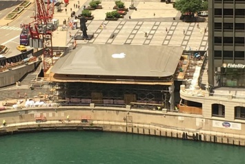 Гигантский MacBook Air появился на крыше в Чикаго