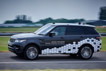 Land Rover ввязывается в гонку автопилотов