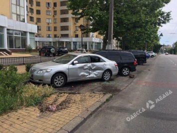 В Одессе ищут свидетелей ДТП, которое произошло возле Дворца спорта (фото, видео)