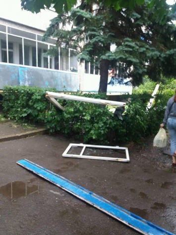 Самолет из Турции не смог сесть в Львове из-за сильного урагана