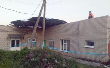 Ветер сорвал крышу в школе на Днепропетровщине