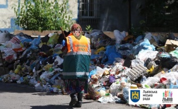 Из Львова вывезли уже 270 тонн мусора