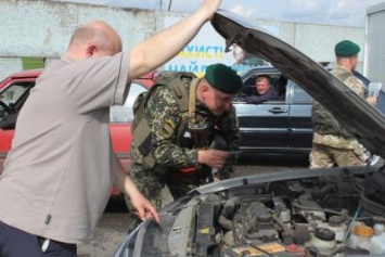 Пограничники не пропустили в оккупированный Крым незаконный груз: появились фото