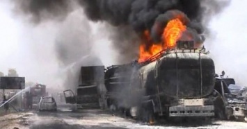 Не менее 100 человек погибли в Пакистане из-за возгорания цистерны с нефтью
