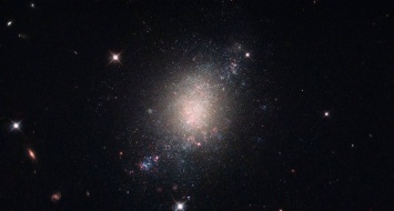 Телескопу «Хаббл» удалось обнаружить галактику с несформированными звездами