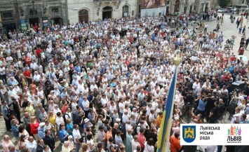 На вече во Львове собрались около 5 тысяч человек