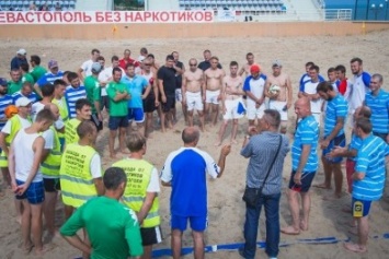 В Парке Победы состоялся турнир по пляжному футболу, а на Ракушке - концерт