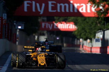 Двойной сход Renault в Баку