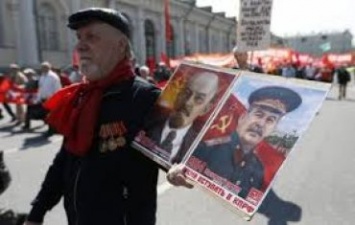 Россияне назвали Сталина самой выдающейся исторической личностью, Путин - второй