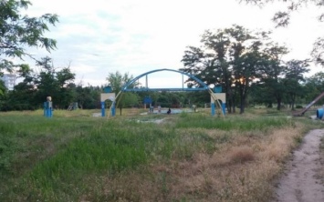 Парк в микрорайоне Шуменский наводит ужас на детей
