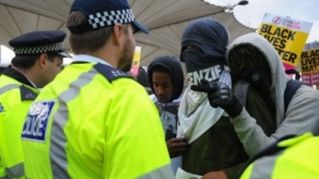 В Лондоне во время акции протеста ранены шесть полицейских
