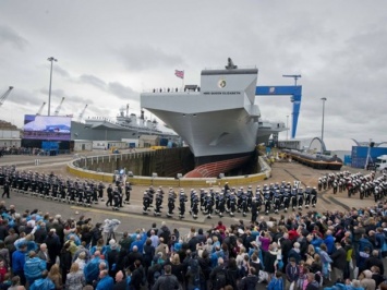 Крупнейший корабль ВМС Британии впервые выходит в море
