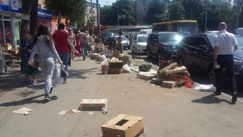 Разгром рынка на площади Деревянко: мэр возмущен поведением торговцев