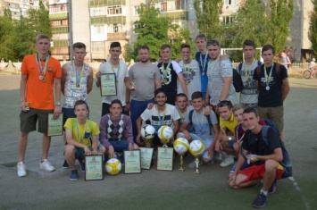 В турнире «Лиги уличного футбола Николаева» победили «Темные лошадки» и «Футбольные короли»