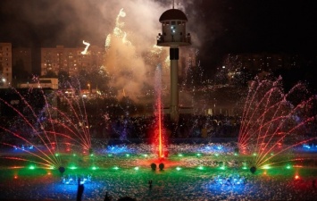 В Умани открылся светомузыкальный комплекс фонтанов "Жемчужина любви"
