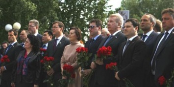 В Нефтеюганске проходят мероприятия, посвященные памяти убитого мэра Петухова