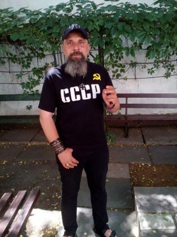 В киевском парке полиция заставила прохожего снять футболку с надписью "СССР"
