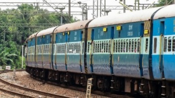 Индийские железные дороги оборудуют солнечными панелями 250 поездов