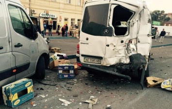 Страшное ДТП возле "Озерки": машины всмятку, погибла женщина (Фото)