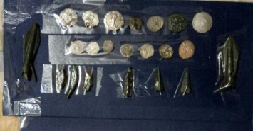 В Херсоне контрабандистка пыталась по почте отправить монеты Древней Греции и скифские артефакты
