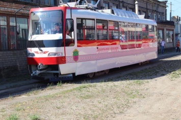 Первый пошел: трамвай местной сборки выехал на запорожские улицы (Фото)