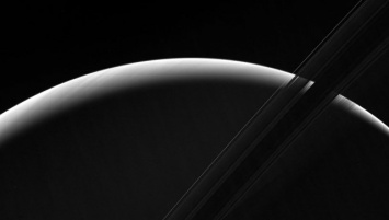 "Кассини" сфотографировал восход Солнца на Сатурне