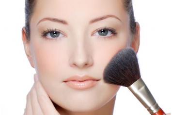 Стало известно, сколько женщины тратят времени на естественный макияж