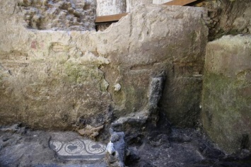 Строители метро в Риме раскопали сгоревший дом II века с мебелью