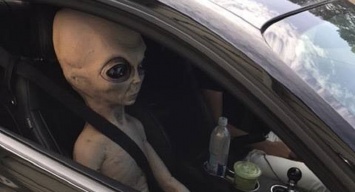 В США оштрафован водитель Ford с пассажиром-инопланетянином