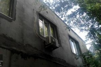 В Харькове вор прятался от полицейских в диване